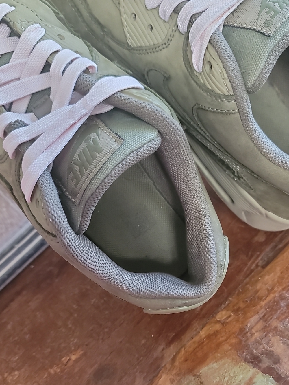 Nike Air Max 90 Winter Premium "Medium Olive/Pink" Wmns 6.5, Good Condition - Picture 11 of 16